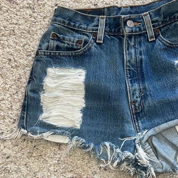 Vintage Levi’s Distressed Denim Shorts Style 512 - Size 6 - Picture 7 of 11